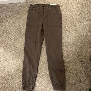 American Eagle stretch joggers in brown! Size 8